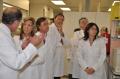 04/10/2012 - La ministra de Sanidad, Servicios Sociales e Igualdad, Ana Mato, durante su visita al Centro de Investigación Química Médica de Lilly España.